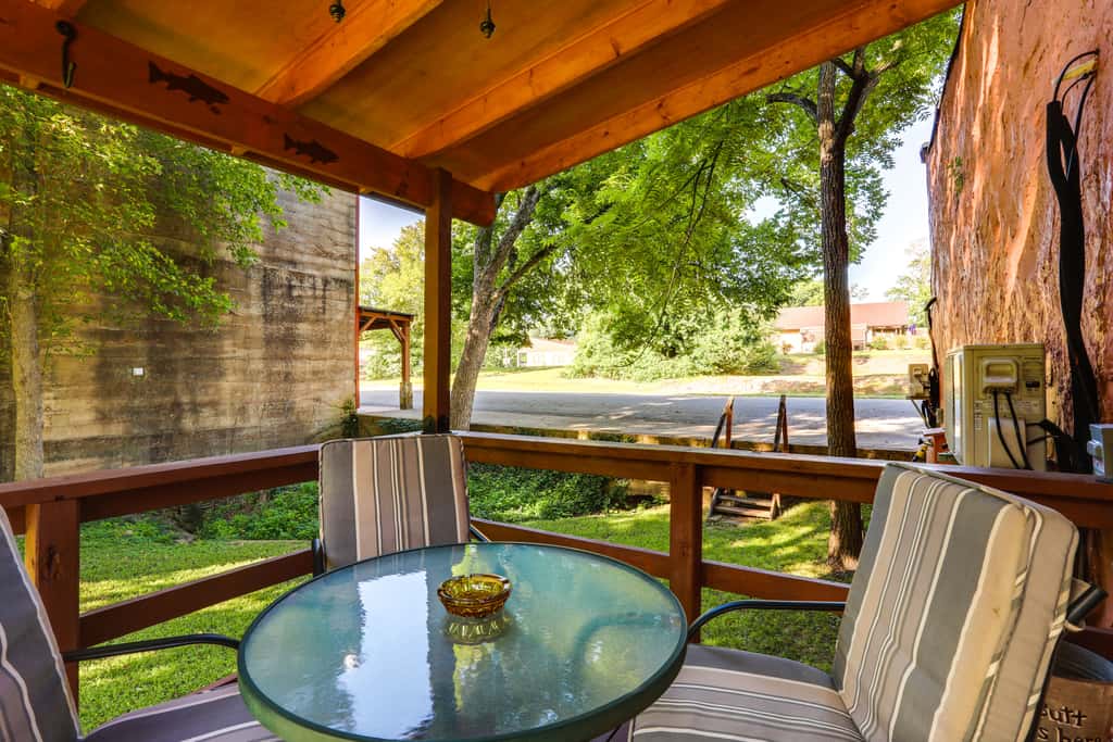 Walk to White River: Cozy Studio, Driftys Hideaway