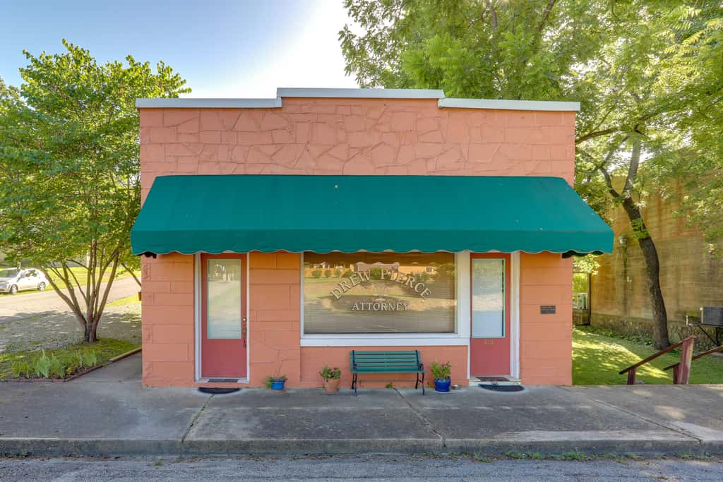 Walk to White River: Cozy Studio, Driftys Hideaway