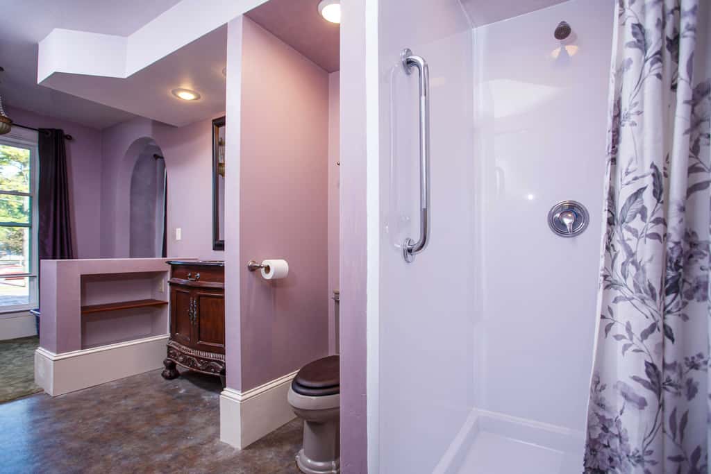 Free WiFi Home w/ Balcony & Yard in Surgeon Bay