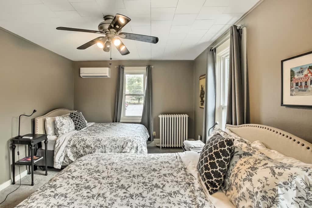 Free WiFi Home w/ Balcony & Yard in Surgeon Bay