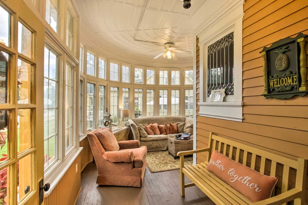 Free WiFi Home w/ Balcony & Yard in Surgeon Bay