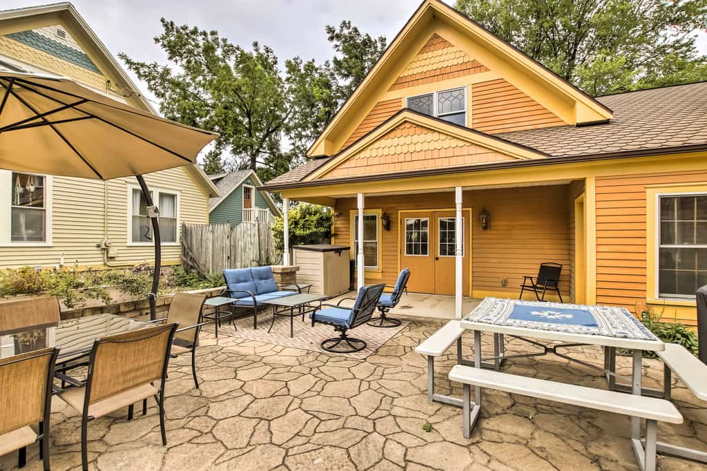 Free WiFi Home w/ Balcony & Yard in Surgeon Bay