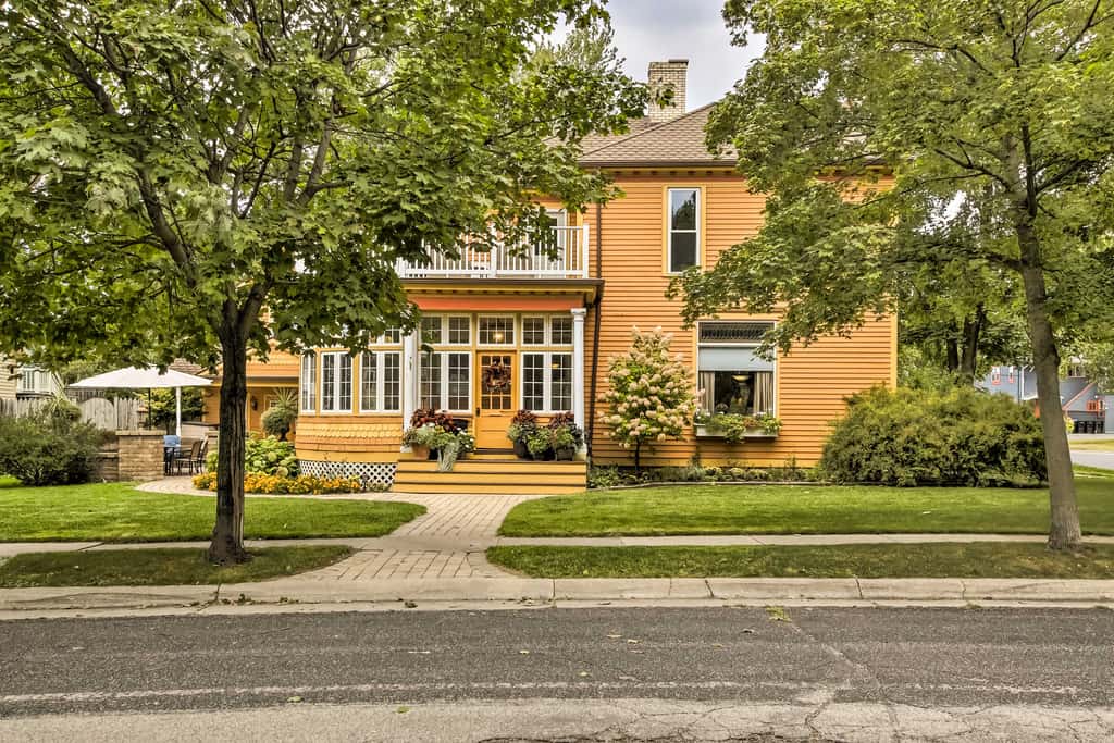 Free WiFi Home w/ Balcony & Yard in Surgeon Bay
