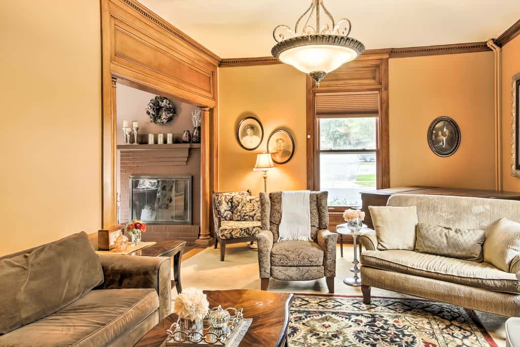 Free WiFi Home w/ Balcony & Yard in Surgeon Bay