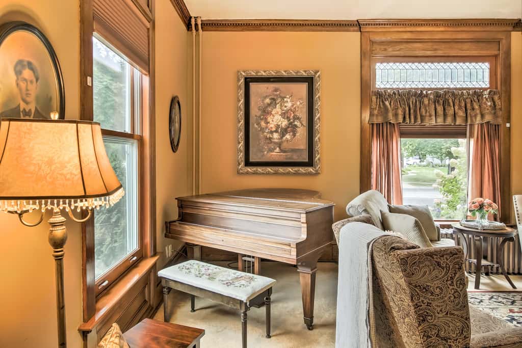 Free WiFi Home w/ Balcony & Yard in Surgeon Bay