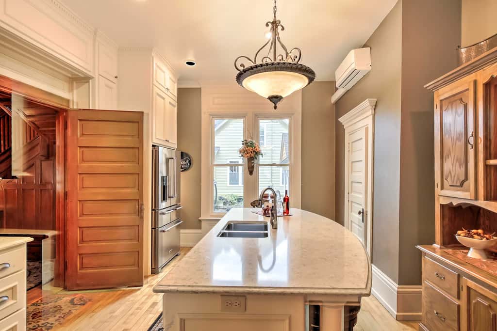Free WiFi Home w/ Balcony & Yard in Surgeon Bay