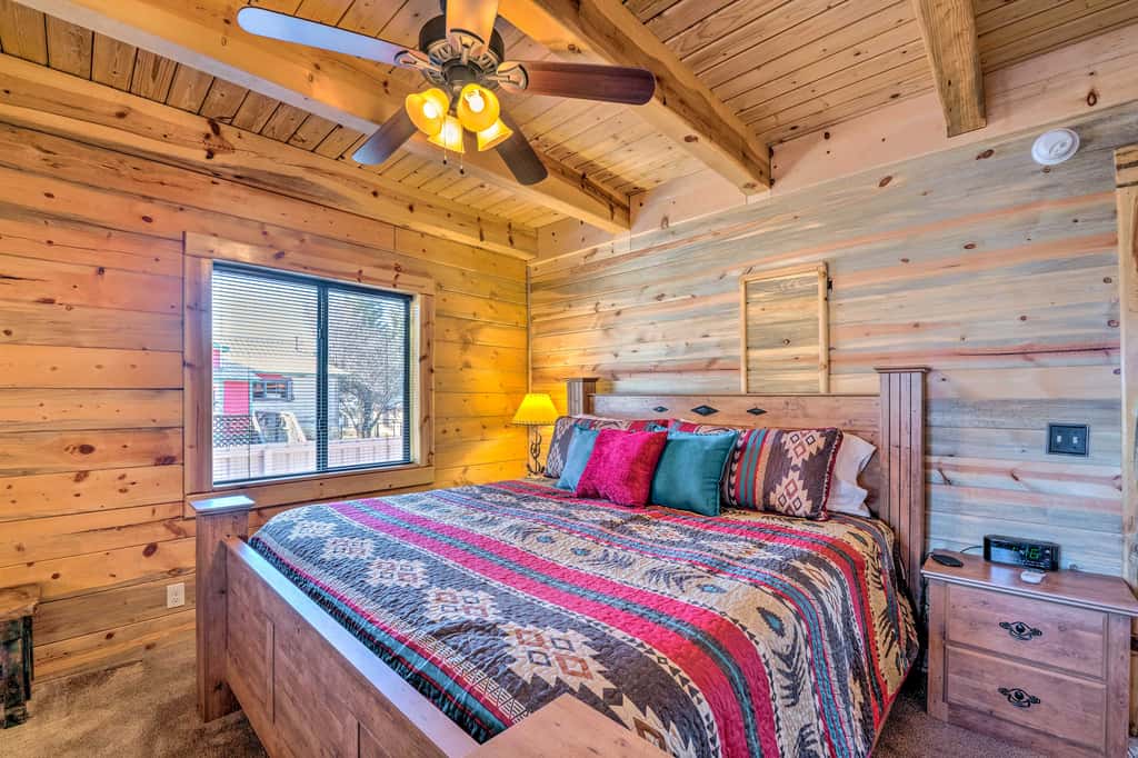 Pet-Friendly Cloudcroft Cabin: Walk to Shop, Food