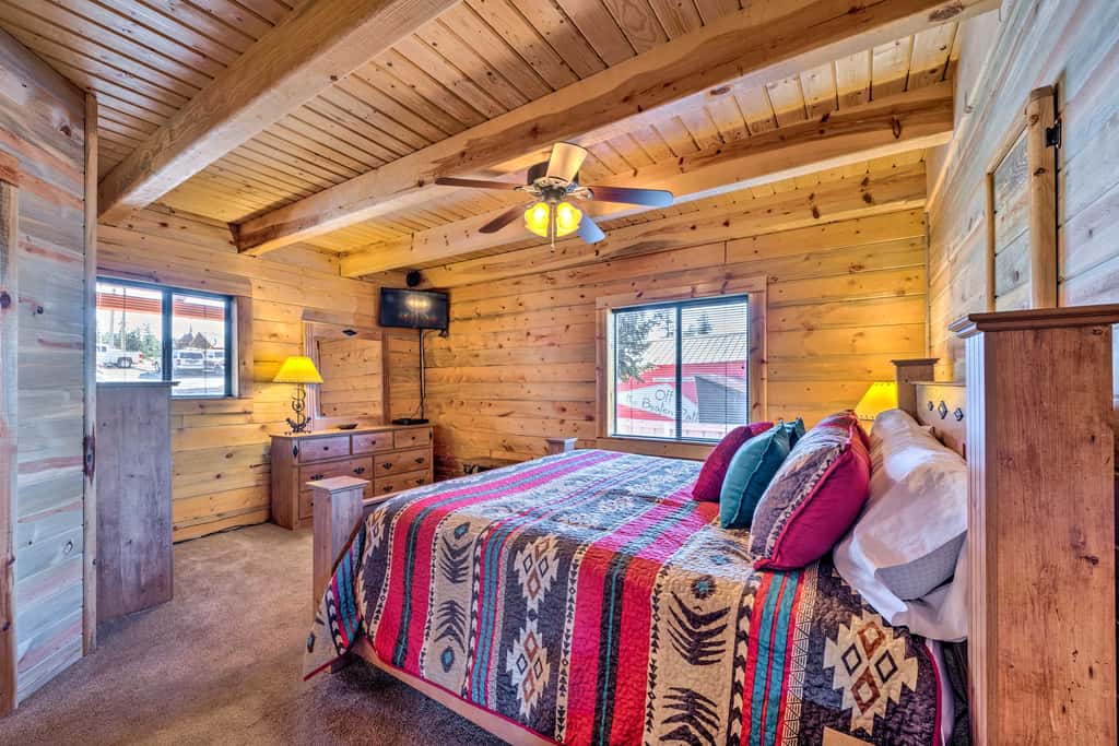 Pet-Friendly Cloudcroft Cabin: Walk to Shop, Food