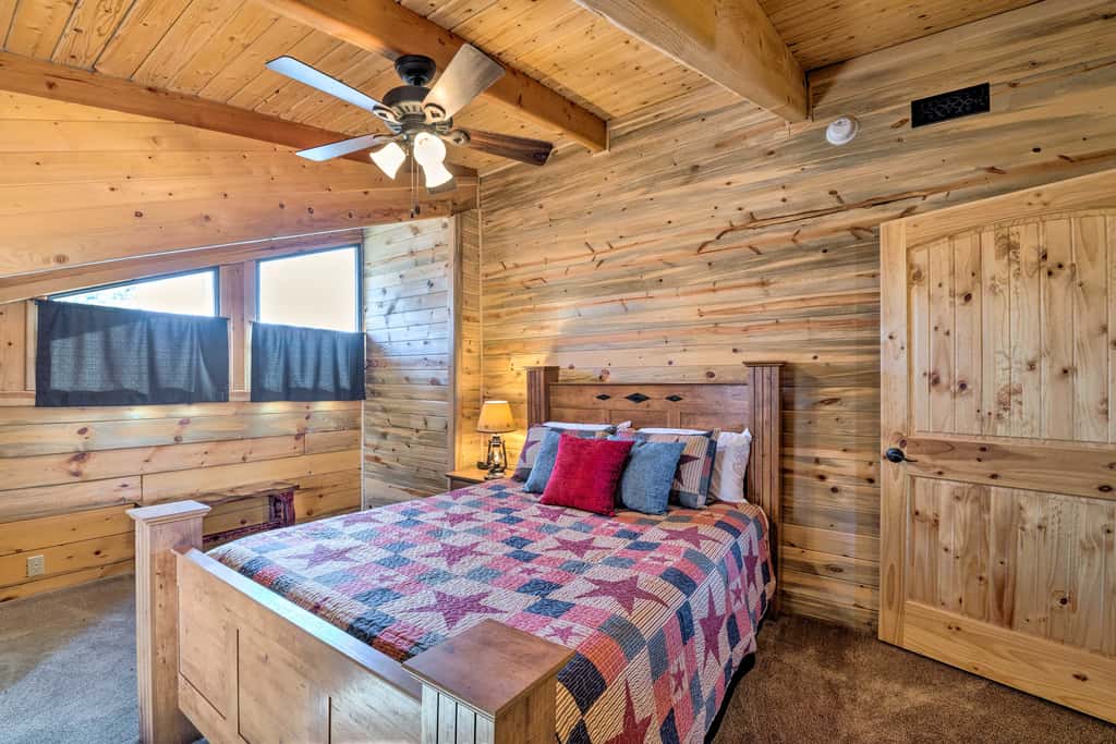 Pet-Friendly Cloudcroft Cabin: Walk to Shop, Food