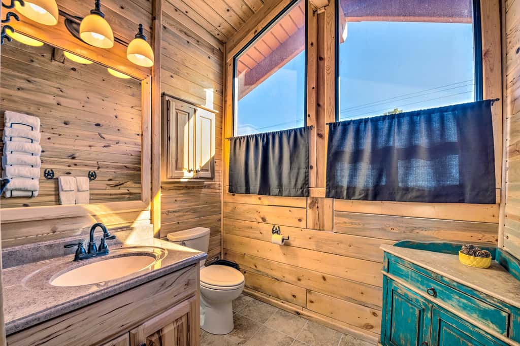 Pet-Friendly Cloudcroft Cabin: Walk to Shop, Food