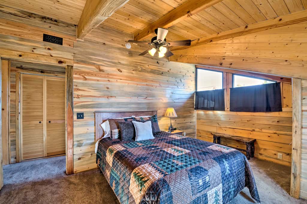 Pet-Friendly Cloudcroft Cabin: Walk to Shop, Food