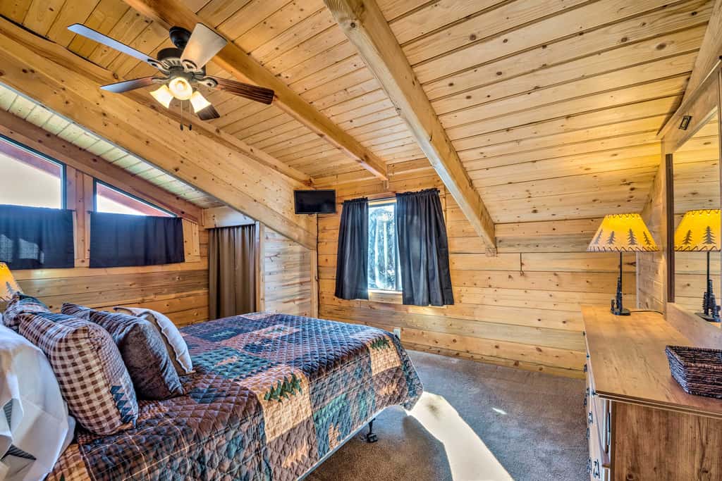Pet-Friendly Cloudcroft Cabin: Walk to Shop, Food