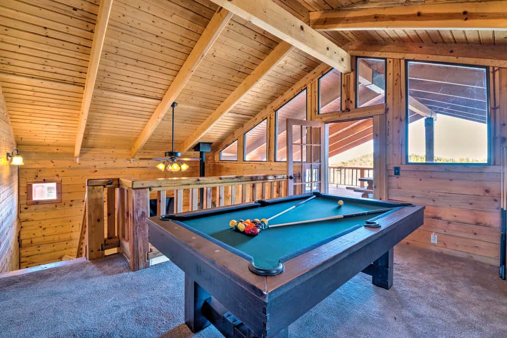 Pet-Friendly Cloudcroft Cabin: Walk to Shop, Food