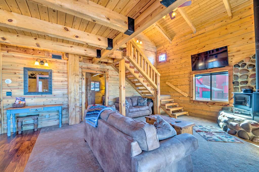 Pet-Friendly Cloudcroft Cabin: Walk to Shop, Food