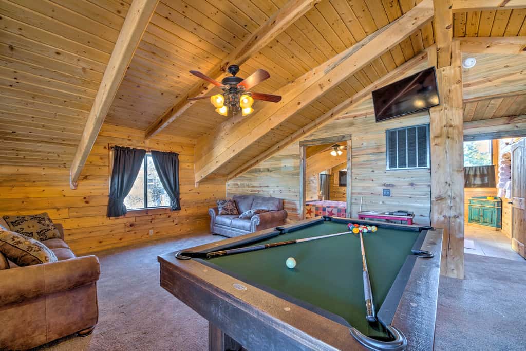 Pet-Friendly Cloudcroft Cabin: Walk to Shop, Food
