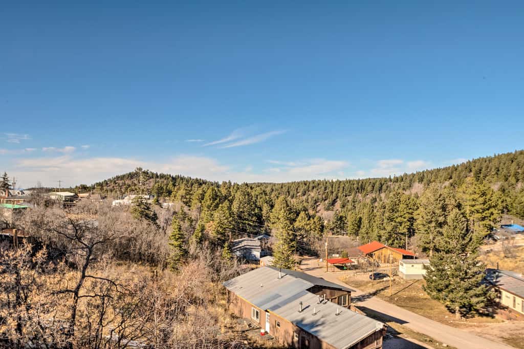 Pet-Friendly Cloudcroft Cabin: Walk to Shop, Food