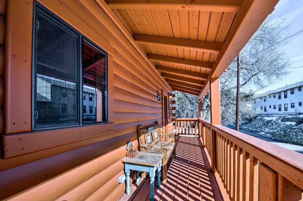 Pet-Friendly Cloudcroft Cabin: Walk to Shop, Food
