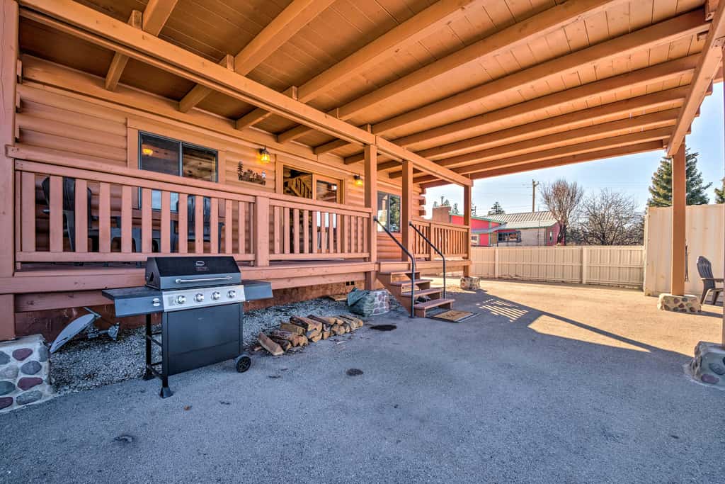 Pet-Friendly Cloudcroft Cabin: Walk to Shop, Food