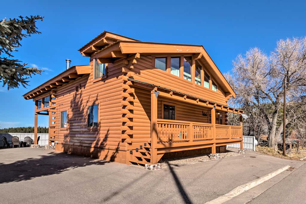 Pet-Friendly Cloudcroft Cabin: Walk to Shop, Food