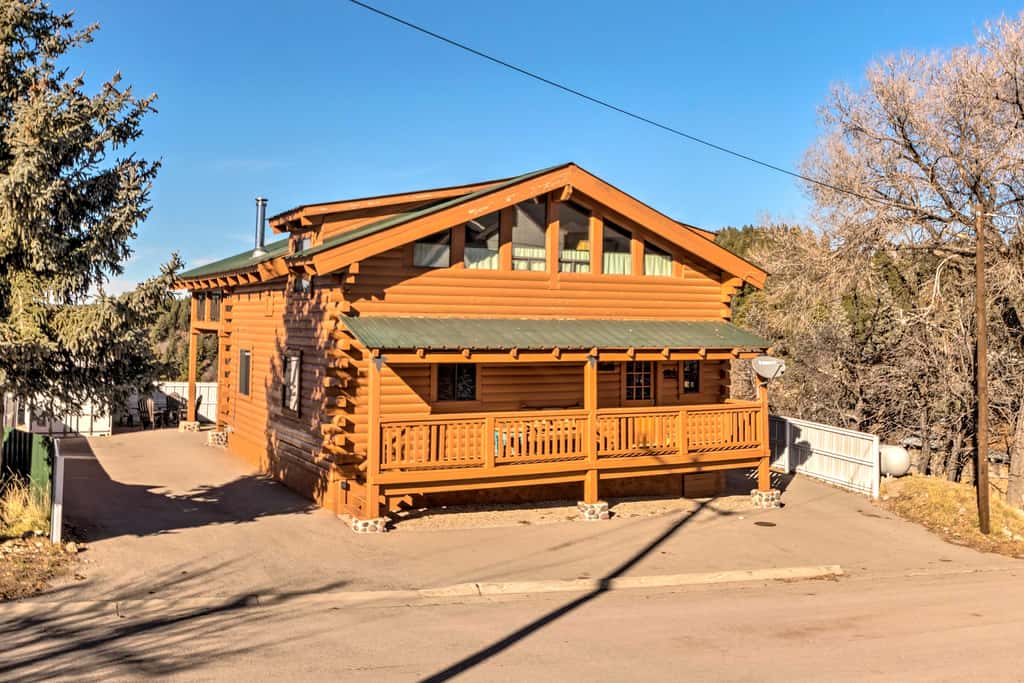 Pet-Friendly Cloudcroft Cabin: Walk to Shop, Food