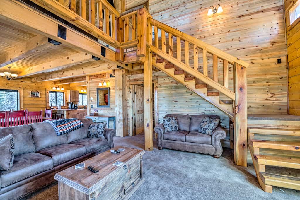 Pet-Friendly Cloudcroft Cabin: Walk to Shop, Food