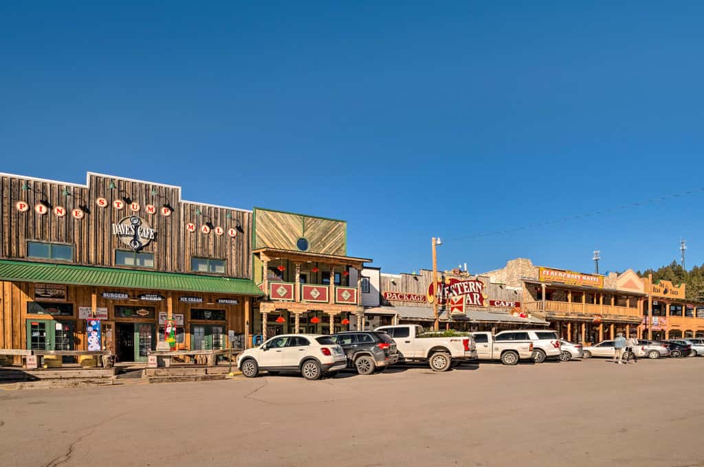 Pet-Friendly Cloudcroft Cabin: Walk to Shop, Food