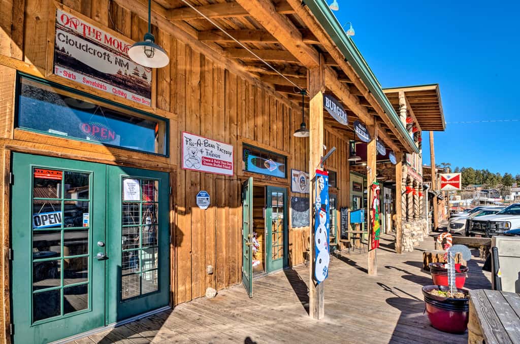 Pet-Friendly Cloudcroft Cabin: Walk to Shop, Food