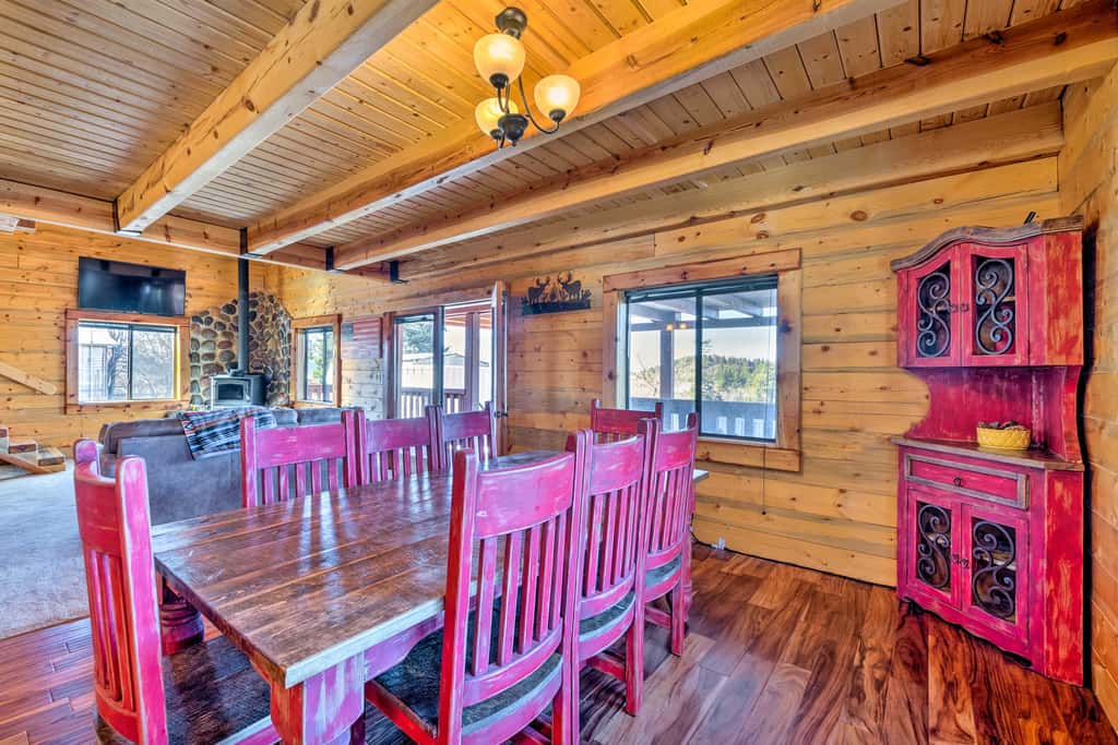 Pet-Friendly Cloudcroft Cabin: Walk to Shop, Food