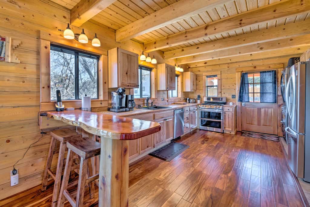 Pet-Friendly Cloudcroft Cabin: Walk to Shop, Food