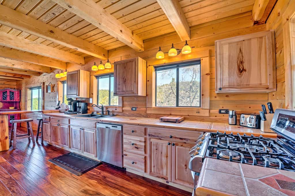 Pet-Friendly Cloudcroft Cabin: Walk to Shop, Food