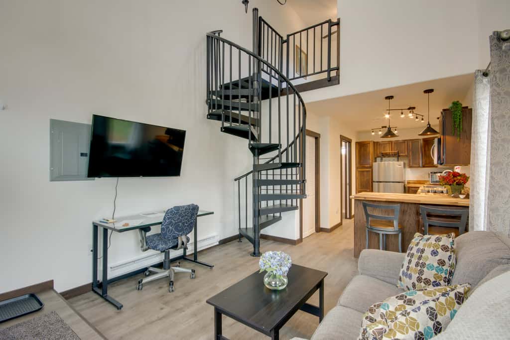 Mtn-View Gem w/ Grill: 2 Mi to Dtwn Livingston