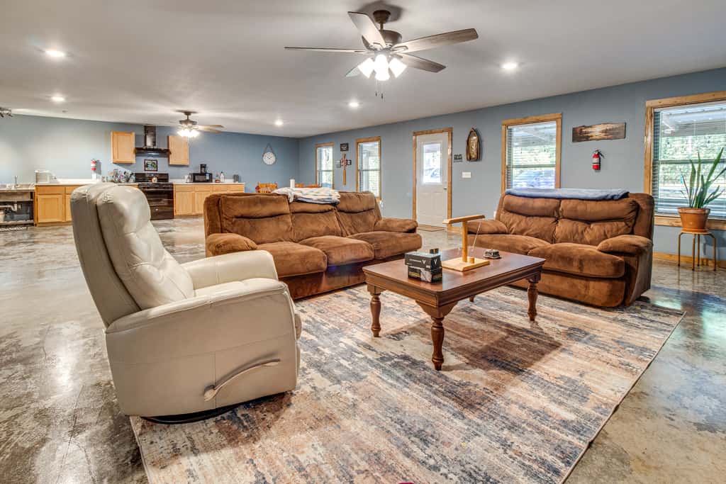 1 Mi to Greers Ferry Lake! Outdoor Adventure Base