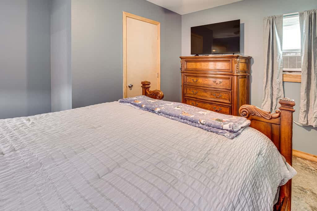 1 Mi to Greers Ferry Lake! Outdoor Adventure Base