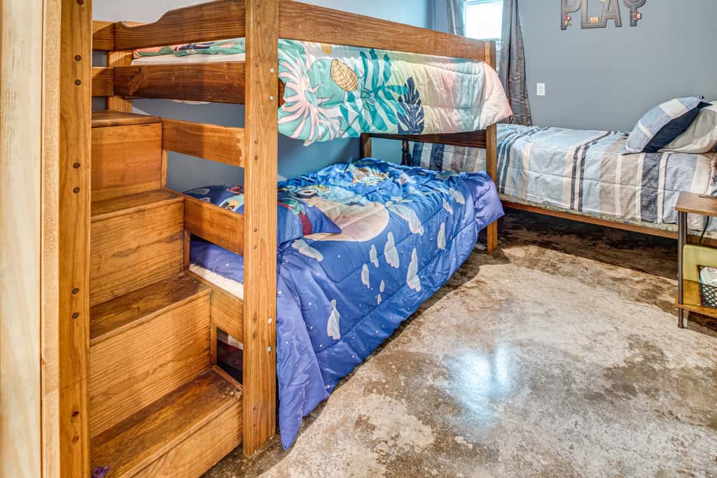 1 Mi to Greers Ferry Lake! Outdoor Adventure Base