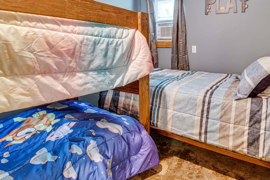 1 Mi to Greers Ferry Lake! Outdoor Adventure Base