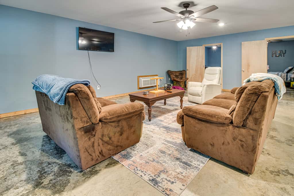 1 Mi to Greers Ferry Lake! Outdoor Adventure Base