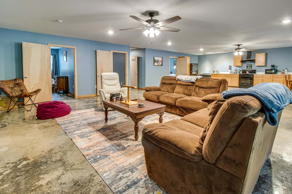 1 Mi to Greers Ferry Lake! Outdoor Adventure Base