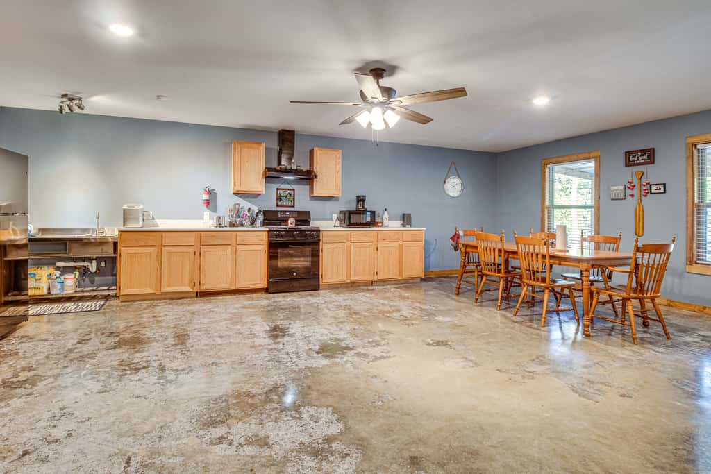1 Mi to Greers Ferry Lake! Outdoor Adventure Base