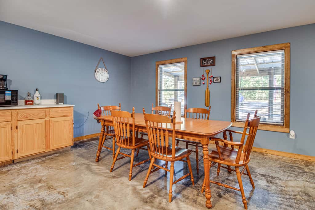 1 Mi to Greers Ferry Lake! Outdoor Adventure Base