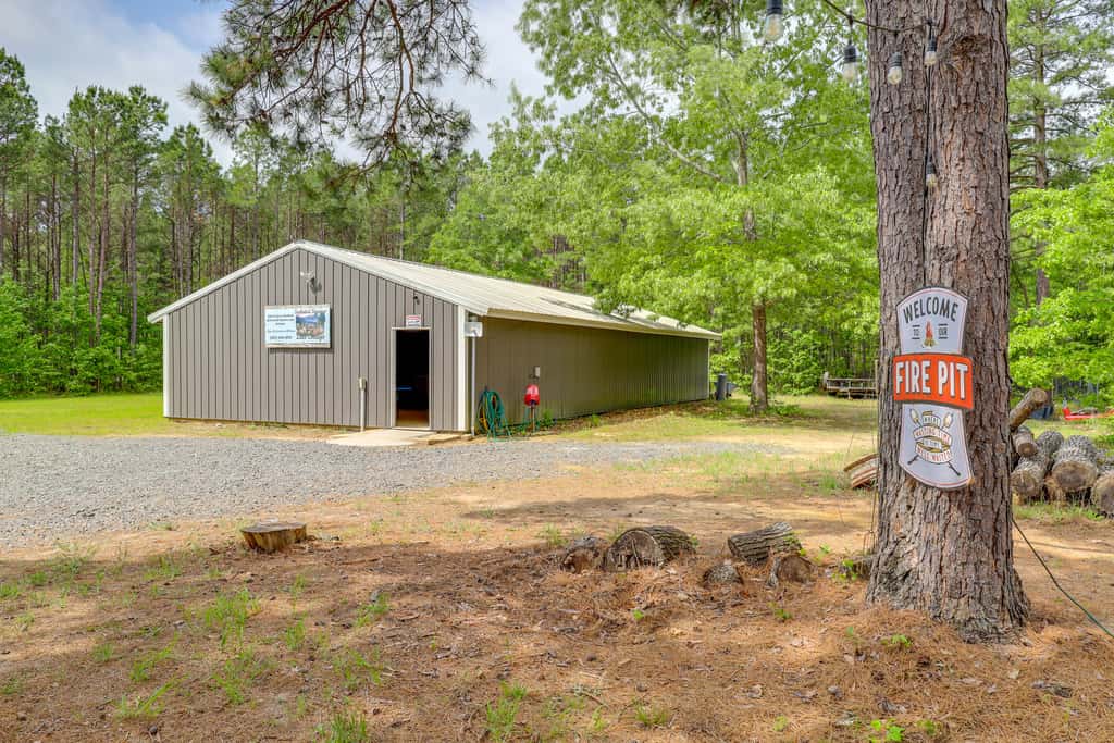2 Mi to Greers Ferry Lake Boat Ramp! Cozy Studio