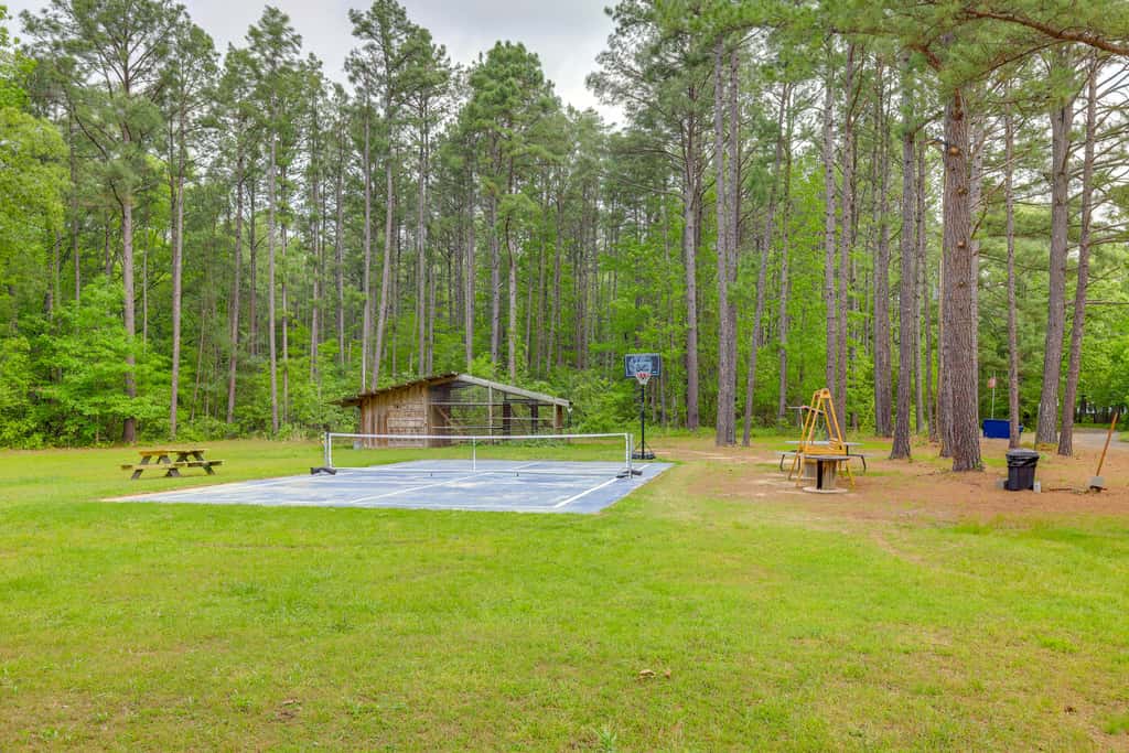 2 Mi to Greers Ferry Lake Boat Ramp! Cozy Studio