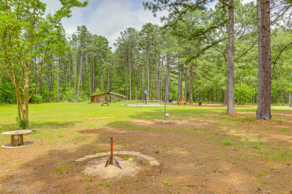 2 Mi to Greers Ferry Lake Boat Ramp! Cozy Studio