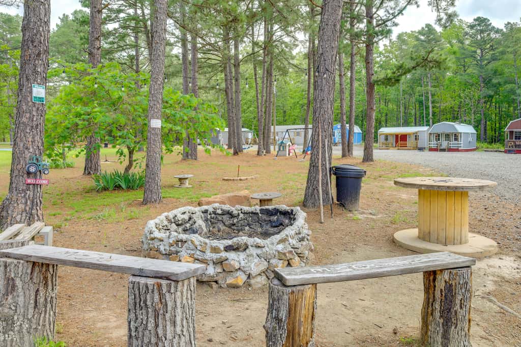 2 Mi to Greers Ferry Lake Boat Ramp! Cozy Studio