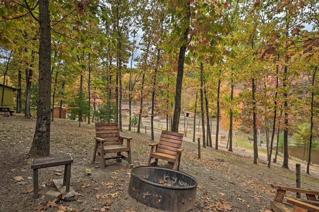'Matt Dillon' Cabin ~ 1 Mile to Raystown Lake!