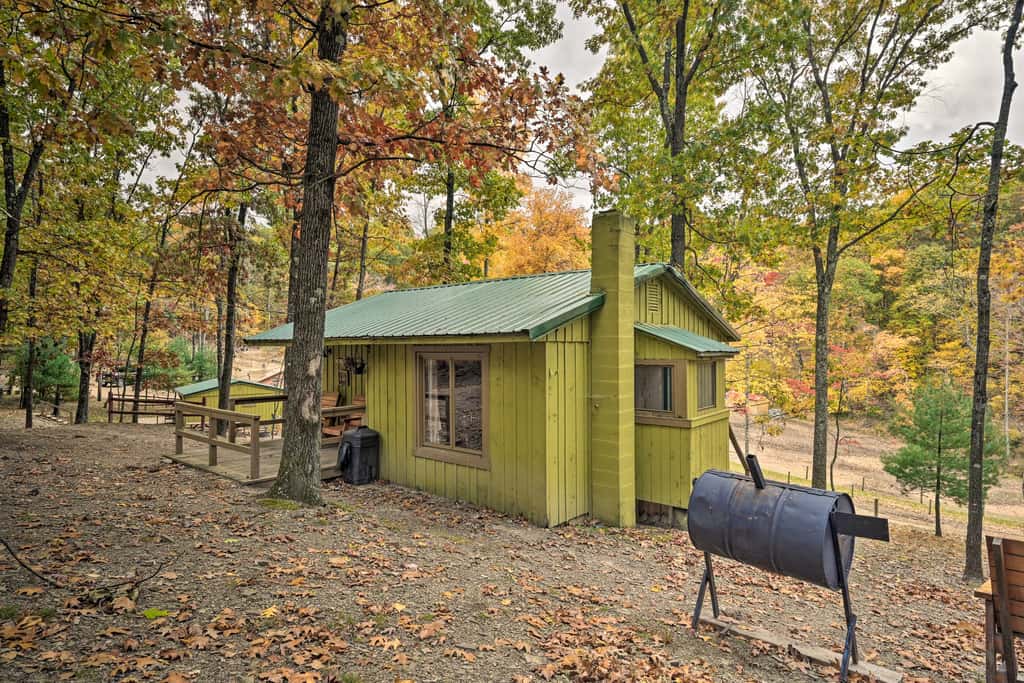 'Matt Dillon' Cabin ~ 1 Mile to Raystown Lake!