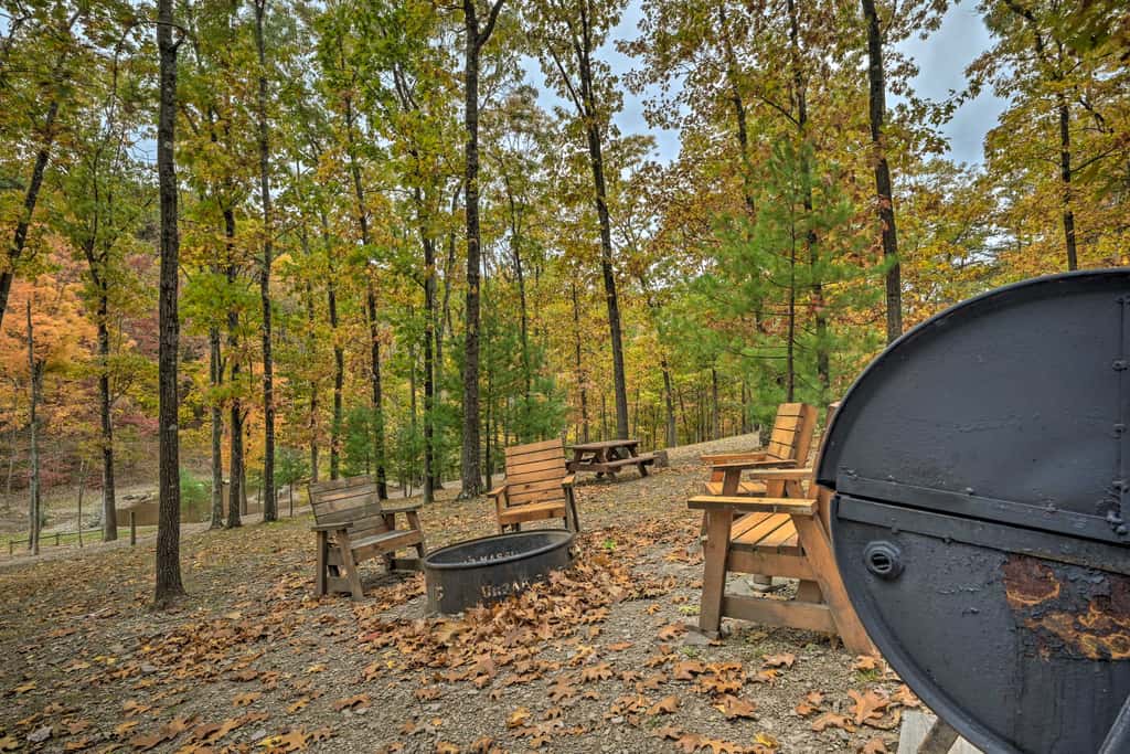 'Matt Dillon' Cabin ~ 1 Mile to Raystown Lake!
