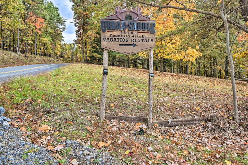 'Matt Dillon' Cabin ~ 1 Mile to Raystown Lake!