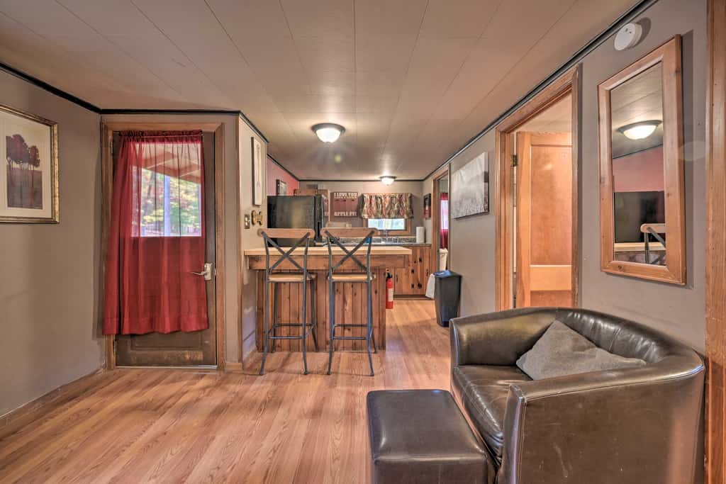'Matt Dillon' Cabin ~ 1 Mile to Raystown Lake!