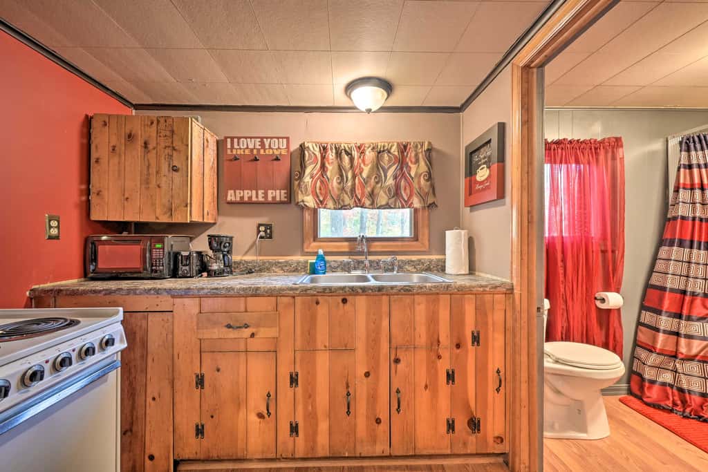 'Matt Dillon' Cabin ~ 1 Mile to Raystown Lake!