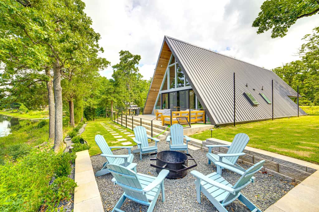 A-Frame Cabin w/ Deck Near Cedar Creek Lake